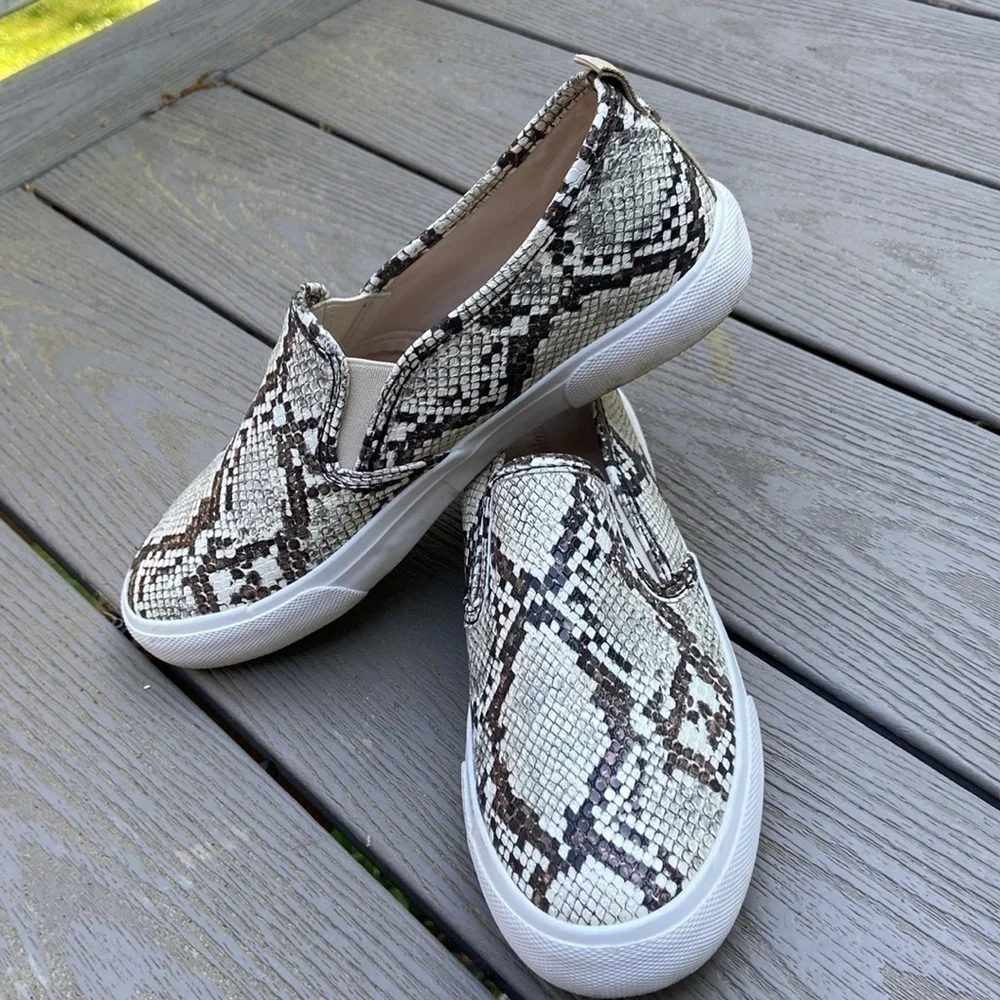 Tommy Bahama Slip On Snake Skin Print Sneakers Faux Leather Size 7.5
